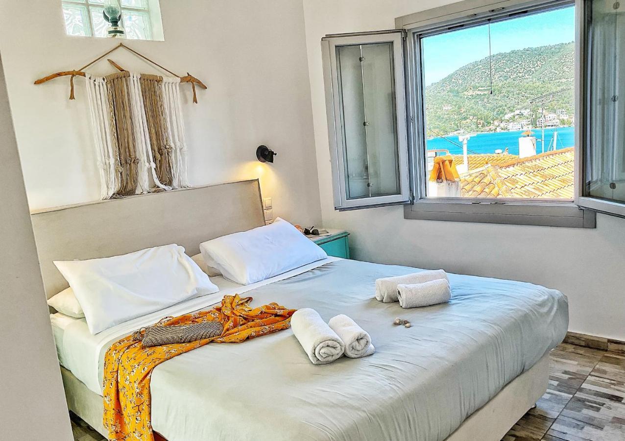 Gigi Rooms Poros Town Bagian luar foto