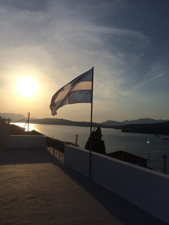 Gigi Rooms Poros Town Bagian luar foto