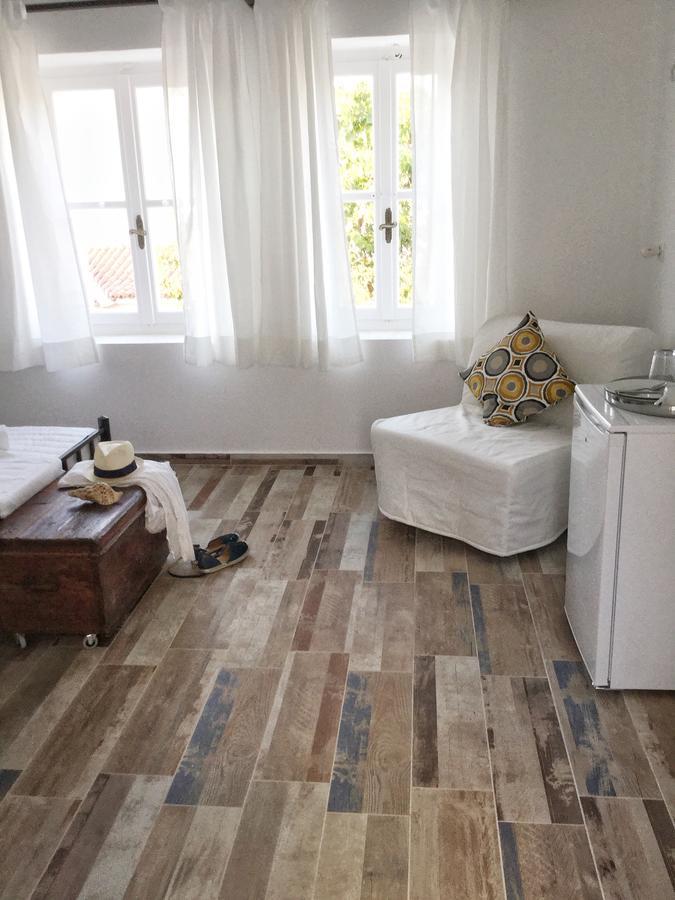 Gigi Rooms Poros Town Bagian luar foto