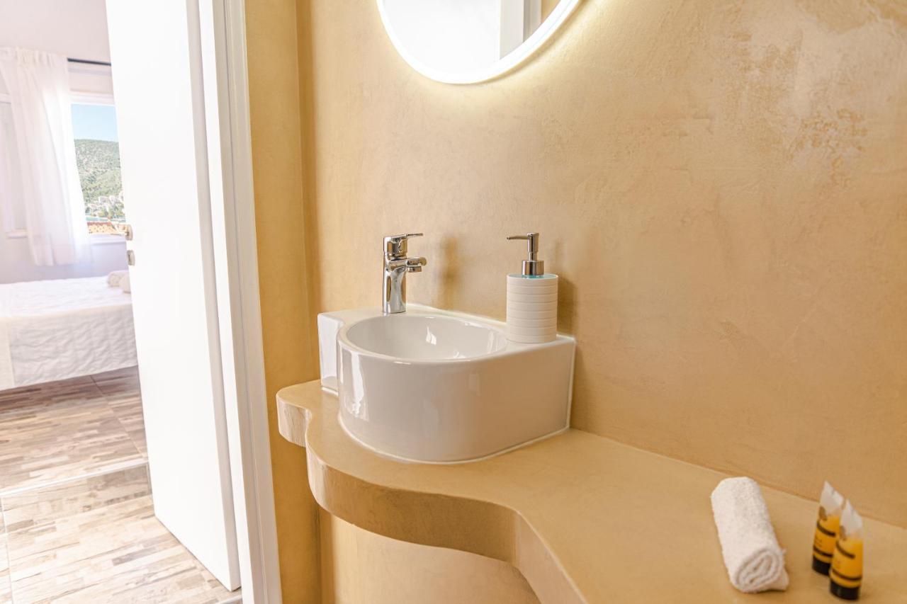 Gigi Rooms Poros Town Bagian luar foto
